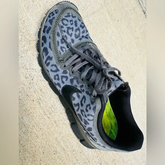 Nike! Grey and black leopard print sneakers - Picture 2 of 4